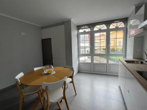 Kuchnia lub aneks kuchenny w obiekcie Apartamentos María de Lucía-Piso 2º