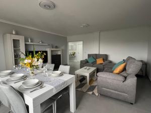 Część wypoczynkowa w obiekcie Apartamentos María de Lucía-Piso 2º