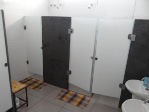 Um banheiro em Vhostel