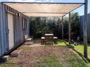 Um jardim no exterior de Complejo Containers DF