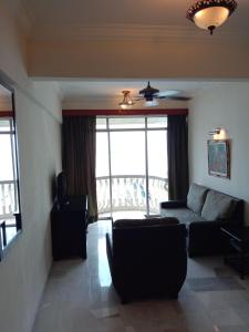 Ruang duduk di Glory Beach Resort PriVate PentHouse