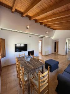 TV a/nebo společenská místnost v ubytování Apartaments Cal Borda