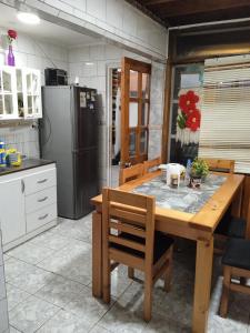 Kuchyň nebo kuchyňský kout v ubytování Hostal Newen