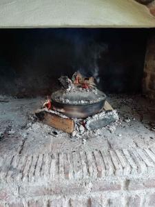 una olla sentada encima de un fuego en un horno en Apartments in Porec - Istrien 42541, en Poreč