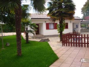 Vonkajšia záhrada v ubytovaní Apartments in Porec - Istrien 42535