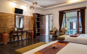 Letto o letti in una camera di Ubud Raya Boutique Hotel