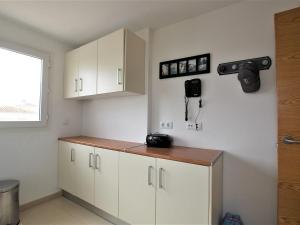 Kuchyň nebo kuchyňský kout v ubytování Penthouse in Sucina with Pool and Golf