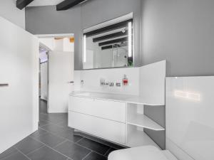 Kuchyň nebo kuchyňský kout v ubytování Öko-Chalet Sauerland nahe Rennstrecke 707