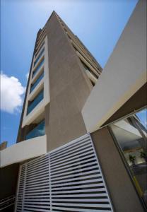 a tall building with windows on the side of it at Premium Flat Praia Calma - PontaNegra in Natal +6 photos