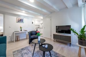 Televízia a/alebo spoločenská miestnosť v ubytovaní Rooms Andro