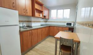 Kuchnia lub aneks kuchenny w obiekcie EA! Las Arenas Family - Alojamientos La Torre