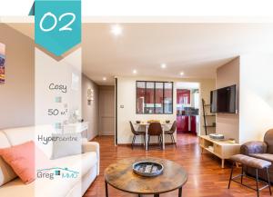 - Sala de estar y comedor en Le 02-GregIMMO-Appart'Hôtel, en Montbéliard