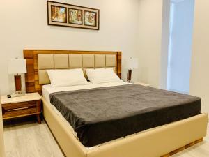 Postel nebo postele na pokoji v ubytování Hotel Tsereteli Palace