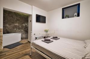 Postel nebo postele na pokoji v ubytování Apartman Volosko