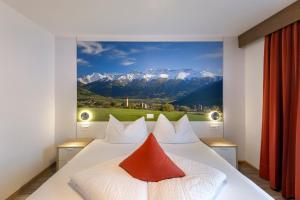 a bedroom with a bed with a view of mountains at Pension Florian in Burgusio