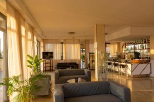 TV a/nebo společenská místnost v ubytování Hotel Atlas