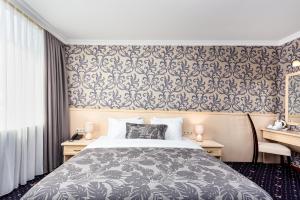 Postel nebo postele na pokoji v ubytování Sharden Hotel