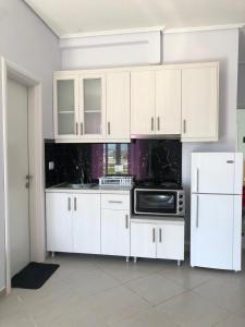 A kitchen or kitchenette at GB Rooms