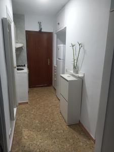 Kuchyňa alebo kuchynka v ubytovaní Bonito estudio, Torremolinos, COSTA DEL SOL