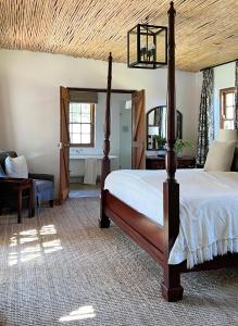 een slaapkamer met een bed met een houten plafond bij Penhill Farm Peppertree Cottage in Nuy