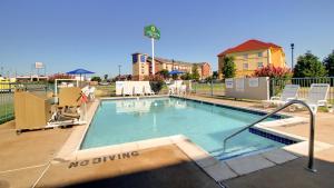 Foto da galeria de Baymont Inn & Suites Shawnee em Shawnee