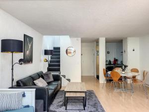 O zonă de relaxare la APPARTEMENT DUPLEX SPACIEUX -SAINT JEAN D'AULPS STATION-PROCHE MORZINE - 6-8 pers-RELAIS D7