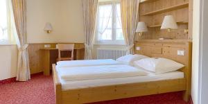 Postel nebo postele na pokoji v ubytování Landgasthof Rebstock Weil am Rhein / Basel