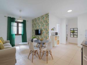 Gallery image of Mahostly Apartamento Comillas PA in Arrecife