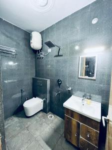 Ένα μπάνιο στο Mrig Valley Resort, Homestay & Banquet