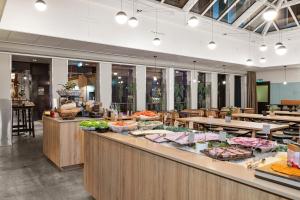 a buffet line with food on display in a restaurant at Comfort Hotel Børsparken in Oslo