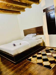 Llit o llits en una habitació de Old Hunza inn