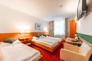 Llit o llits en una habitació de Hotel Markgraf