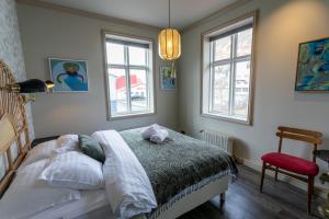 Rúm í herbergi á Hotel Siglunes