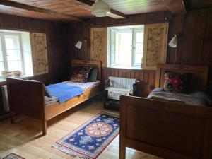 a bedroom with a bed and a couch and windows at Klimatyczny dom u podnóża Śnieżki in Karpacz