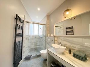 a bathroom with a sink and a toilet and a shower at Ferienwohnung König in Brandenburg an der Havel +77 photos