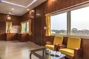 NandgaonにあるSaffronStays Sunglade, Kashid - ocean-view villa near Kashid Beachのギャラリーの写真