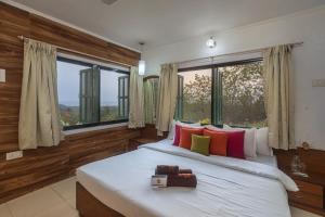 Afbeelding uit fotogalerij van SaffronStays Sunglade, Kashid - ocean-view villa near Kashid Beach in Nandgaon