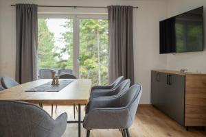 TV a/nebo společenská místnost v ubytování Luxalps- Turrach Alm Chalets Nr 1-4 Grünsee- Sauna- Skifahren- Wandern- Natur