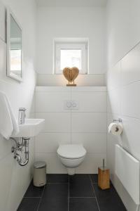 Koupelna v ubytování Luxalps- Turrach Alm Chalets Nr 1-4 Grünsee- Sauna- Skifahren- Wandern- Natur + 37 fotografií