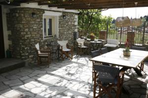 Patio nebo venkovní prostory v ubytování Ξενώνας Λαύκος