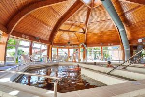 Bazén v ubytování Hungarospa Thermal Hotel nebo v jeho okolí