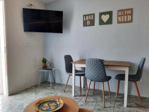 TV a/nebo společenská místnost v ubytování Finca Sueño de Vida