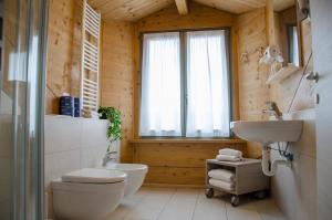 A bathroom at Turin Sweet Home Még 17 kép