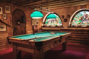 Biliár nebo kulečník v ubytování Heimspitze - Alpenhotel & Wirtshaus