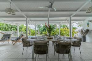 En restaurang eller annat matställe på Villa La Belle Creole 4 étoiles