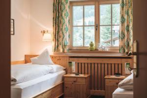 Postel nebo postele na pokoji v ubytování Heimspitze - Alpenhotel & Wirtshaus
