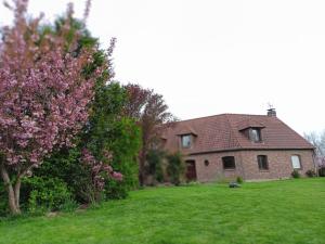 a house with a flowering tree in a yard at Les chambres du Vert Galant "La campagne qui murmure" in Verlinghem +9 photos