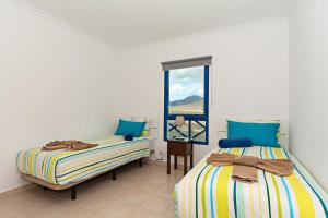 Postel nebo postele na pokoji v ubytování 3BR Home - Private Heated Pool - Parking + 25 fotografií