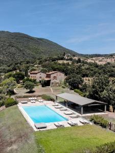 Bazén v ubytování Agriturismo Boschi di Montecalvi nebo v jeho okolí