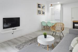 A television and/or entertainment centre at Always Easy I Arroka